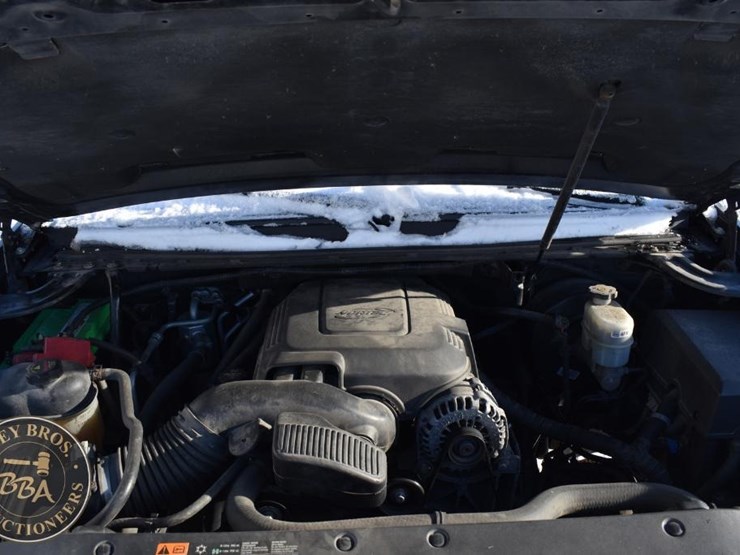 2013-chevrolet-tahoe-ls-image-39