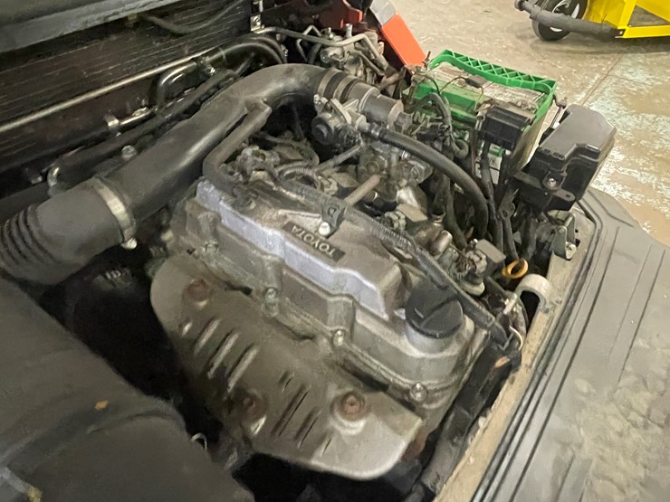 #175-•-2015-toyota-propane-forklift-image-34