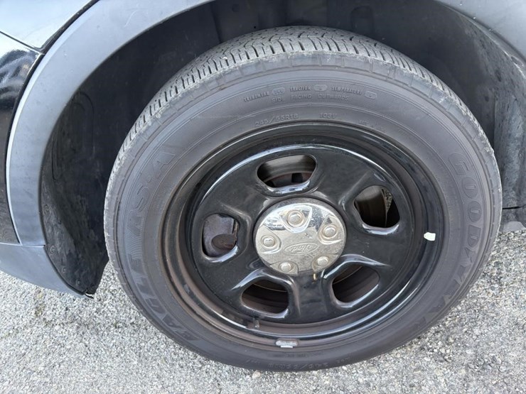 2018-ford-explorer-image-25