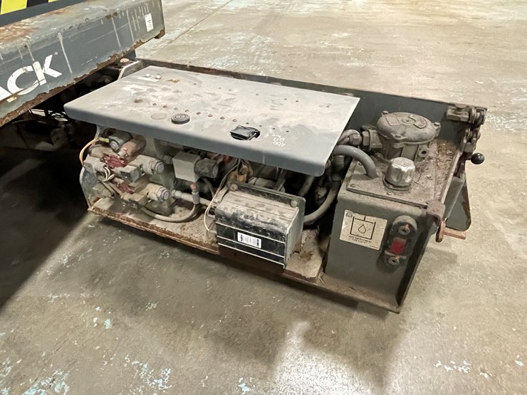 #206-•-2016-skyjack-scissor-lift-image-22