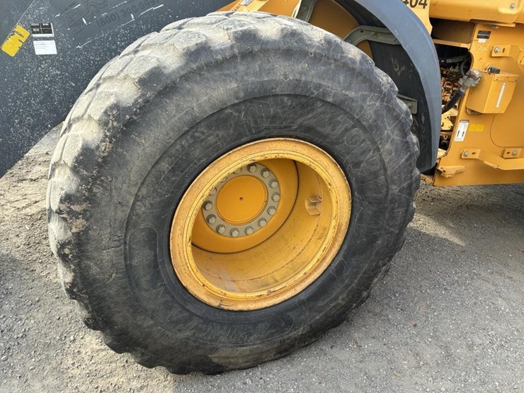 2019-deere-624l-image-10