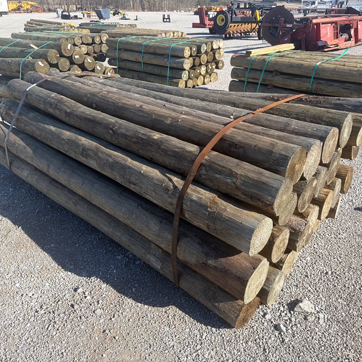 #23792 • BUNDLE OF (28) WOODEN POSTS