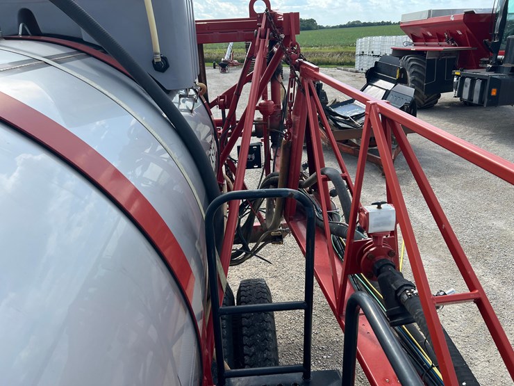 case-610-sprayer-system-2000-gallons-image-80