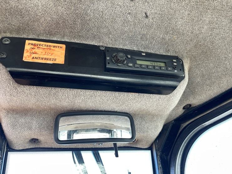 2011-caterpillar-d6k-image-31