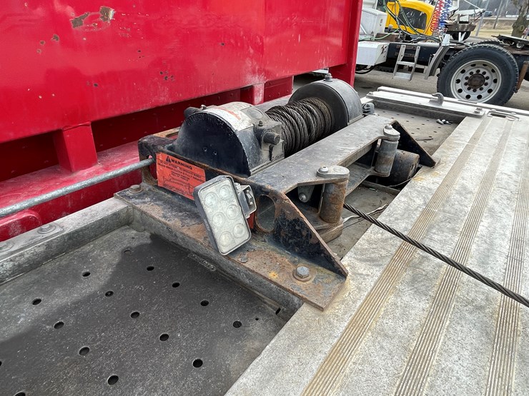 2018-peterbilt-337-image-16