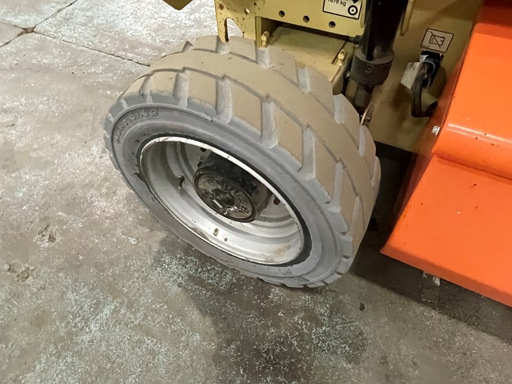 2012-jlg-4069le-image-32