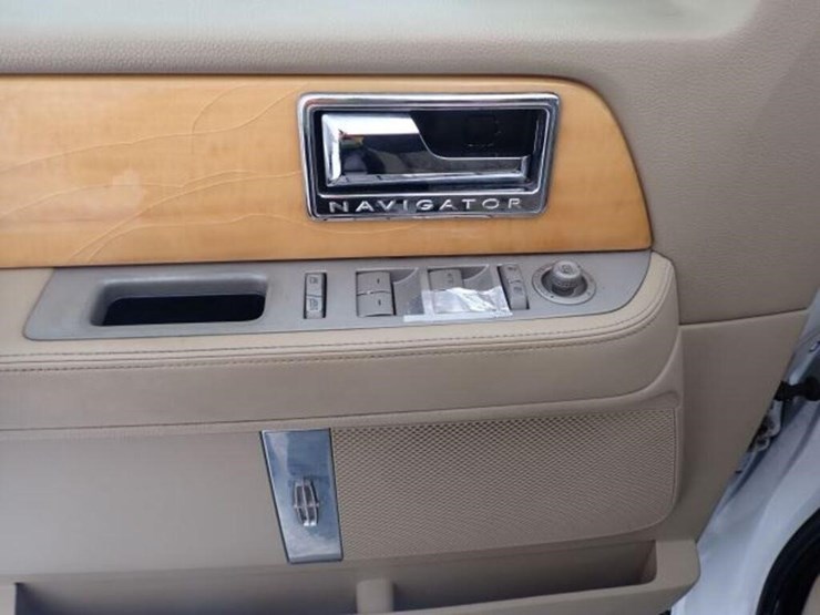 2009-lincoln-navigator-image-28