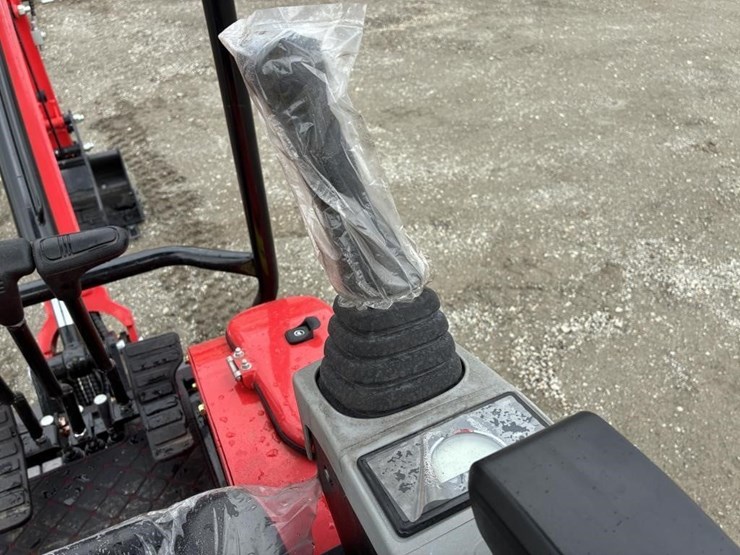 2026-vicsec-hydraulic-excavator-image-18