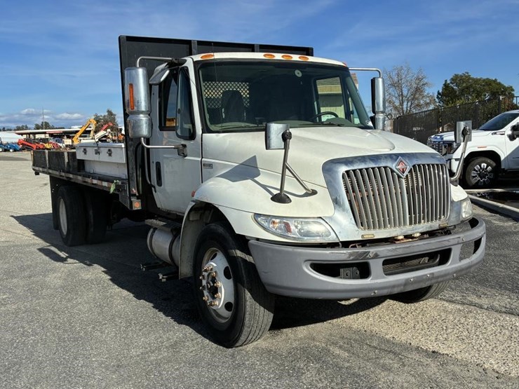 2012-international-durastar-4300-image-2