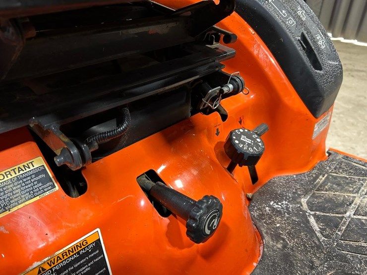 2019-kubota-bx2380-image-32