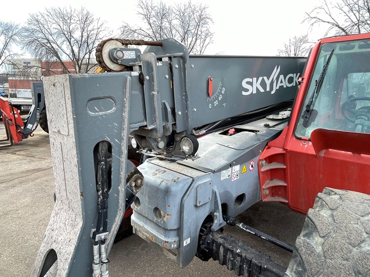 #133-•-2017-skyjack-sj643-telehandler-image-15