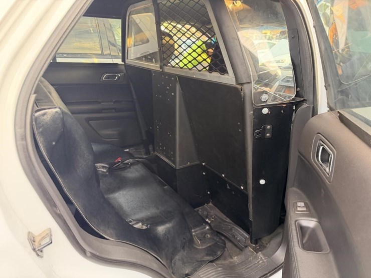 2014-ford-explorer-image-9