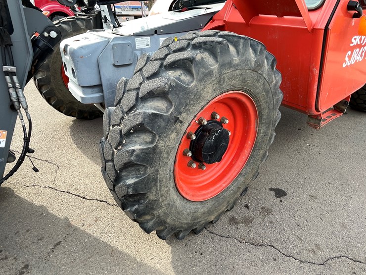 #130-•-2018-skyjack-sj843-telehandler-image-14