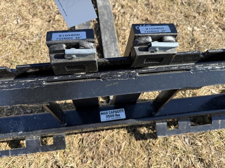 new-kivel-48"-universal-attach-pallet-forks-image-2