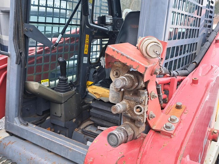 2014-takeuchi-tl10-image-29