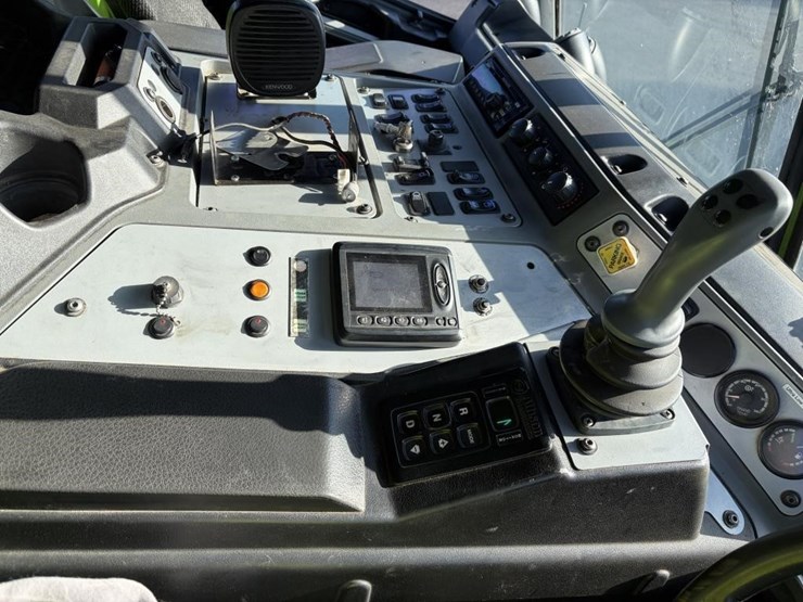 2018-mack-lr613-image-18