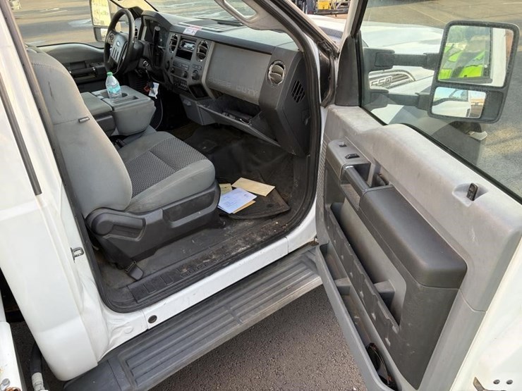 2012-ford-f550-image-9