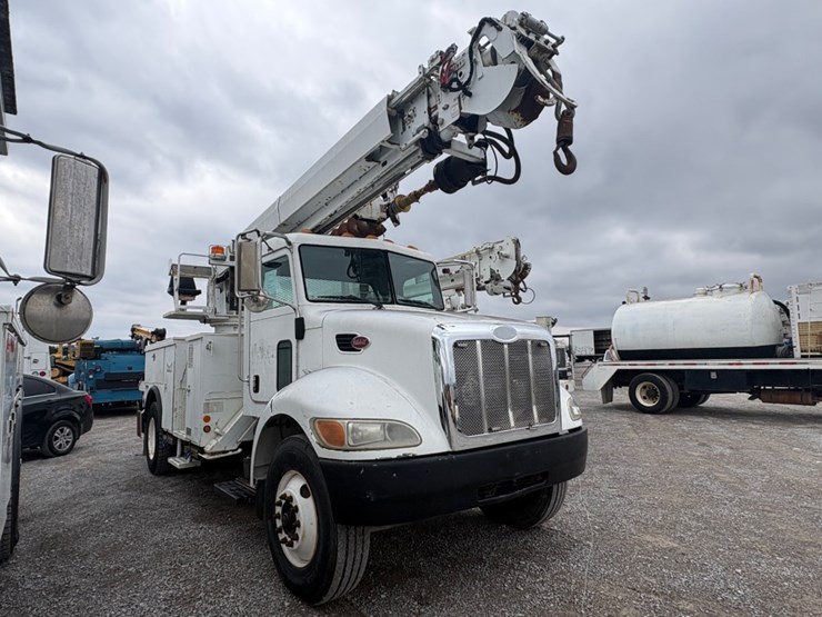 2007-peterbilt-335-image-3