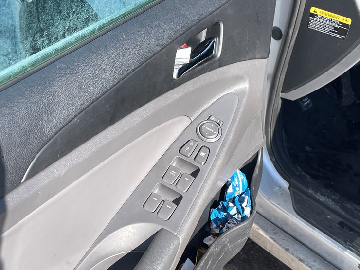 #1519-•-2013-honda-sonata-(has-mn-prior-salvage-title)-image-23