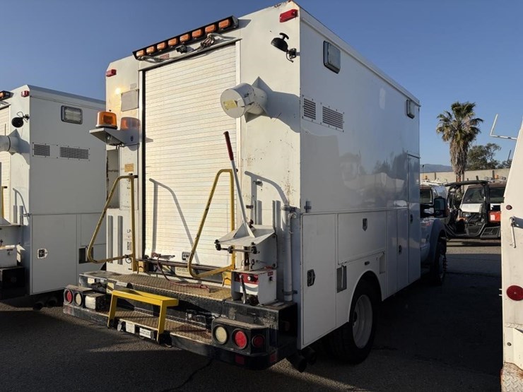 2012-ford-f550-image-3