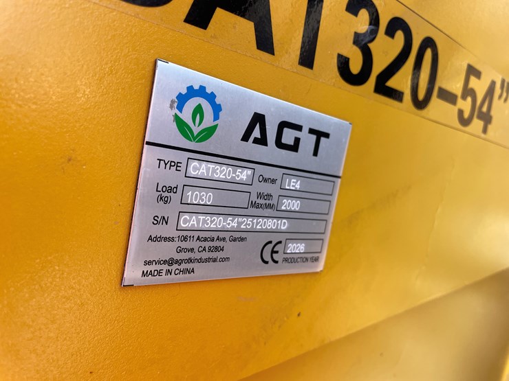 2026-caterpillar-320-image-5