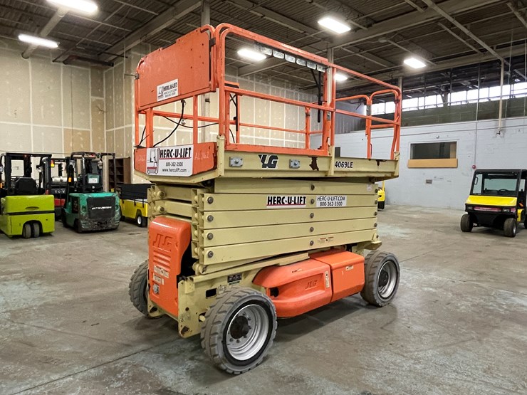 2012-jlg-4069le-image-1