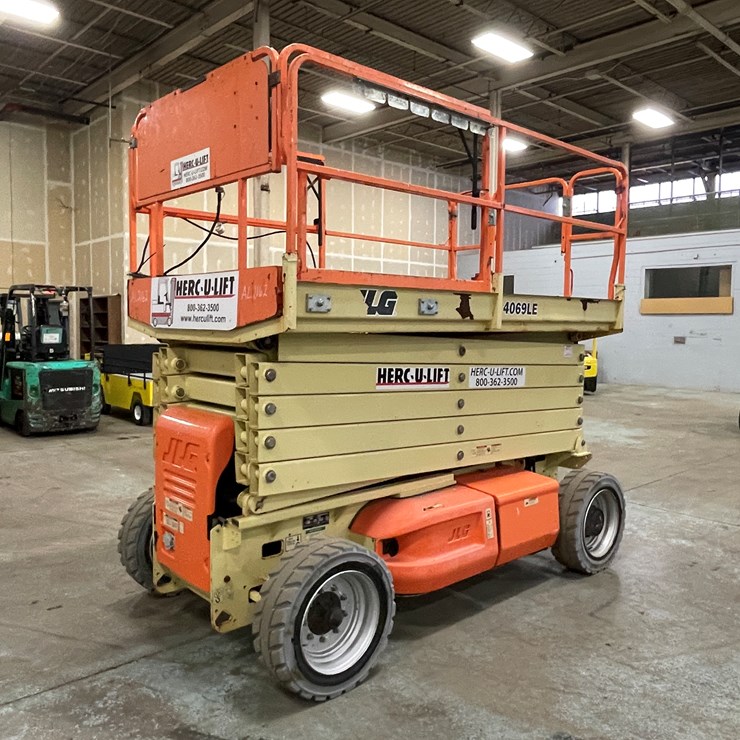 2012 JLG 4069LE