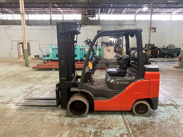 #175-•-2015-toyota-propane-forklift-image-8