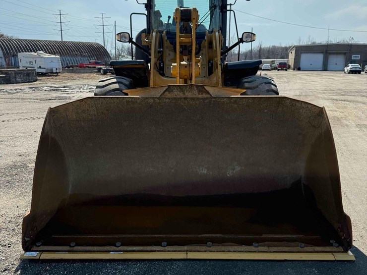 2023-caterpillar-938m-image-2