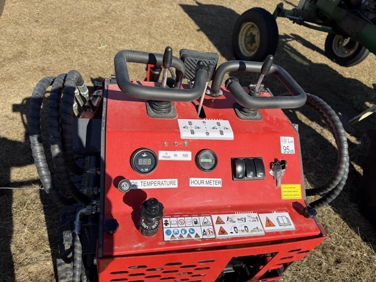 2025-new-agt-ysrt14-tracked-mini-skidsteer-image-6