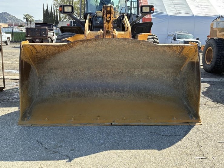 2017-komatsu-wa380-8-image-7