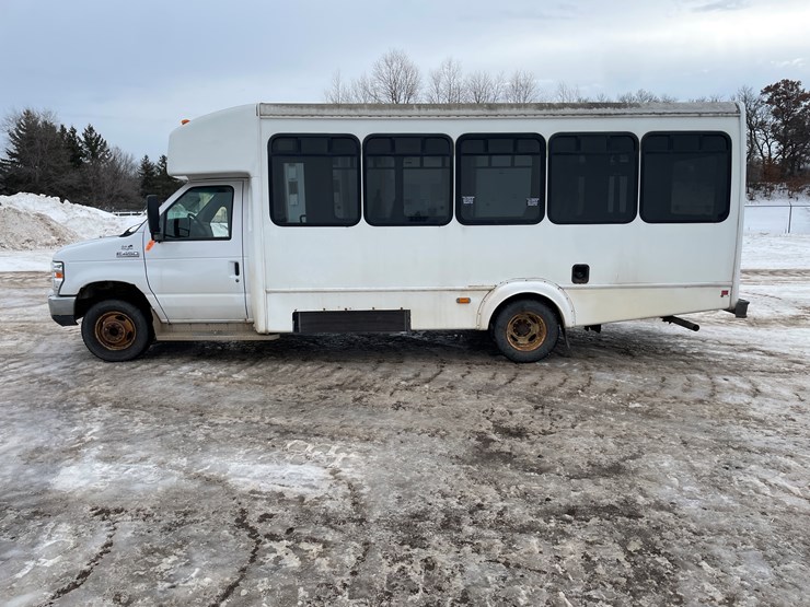 2014-ford-e450-image-2