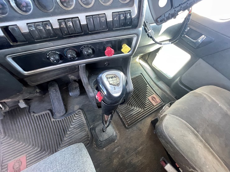 2006-kenworth-t800-image-42