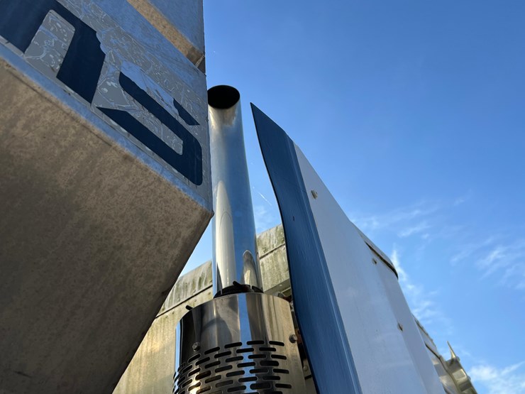 2006-freightliner-auger-truck-image-19