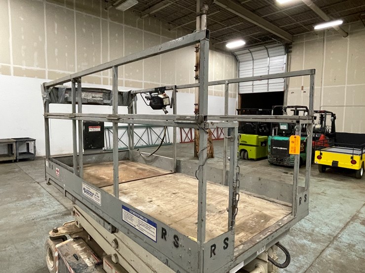 #204-•-terex-ts26-electric-scissor-lift-image-29