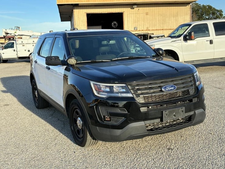 2018-ford-explorer-image-2