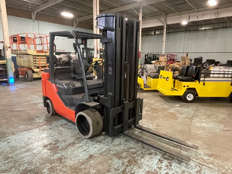 #175-•-2015-toyota-propane-forklift-image-3