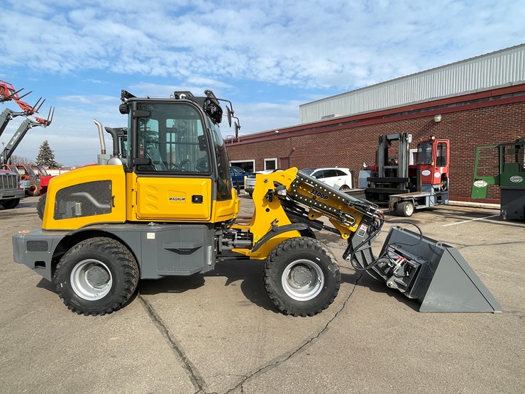 #114-•-new-magnum-3300p-telescoping-wheel-loader-image-4
