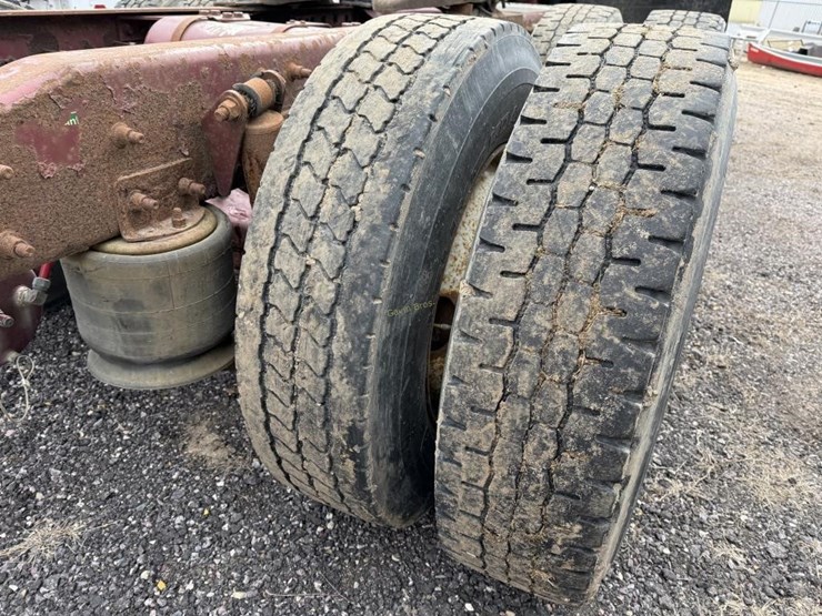 1999-freightliner-fld120-image-6