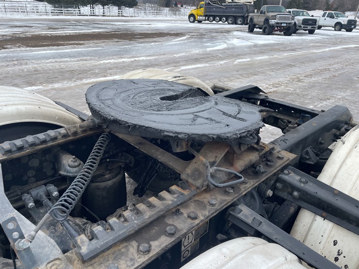 2022-kenworth-t680-image-17