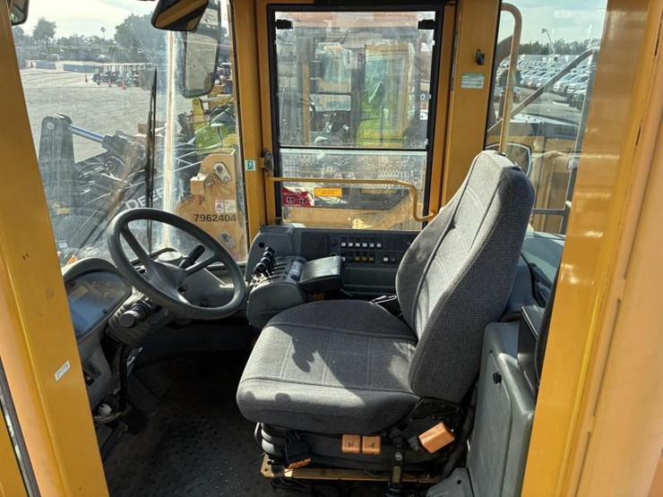 2007-volvo-l11oe-wheel-loader-image-13