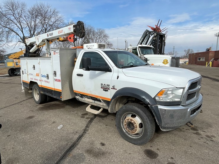 2017-dodge-ram-5500-image-3
