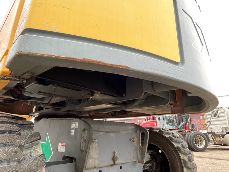 #152-•-2015-haulotte-ht61rt-4x4-telescopic-boom-lift-image-31