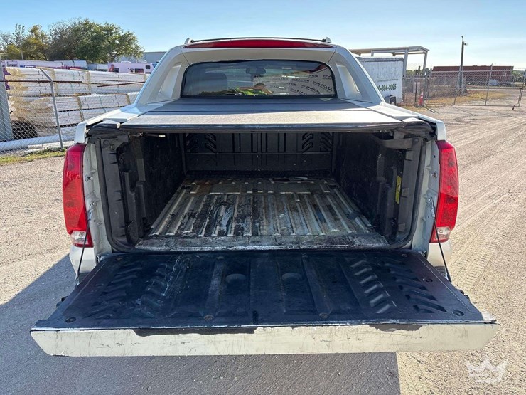 2011-cadillac-escalade-image-6