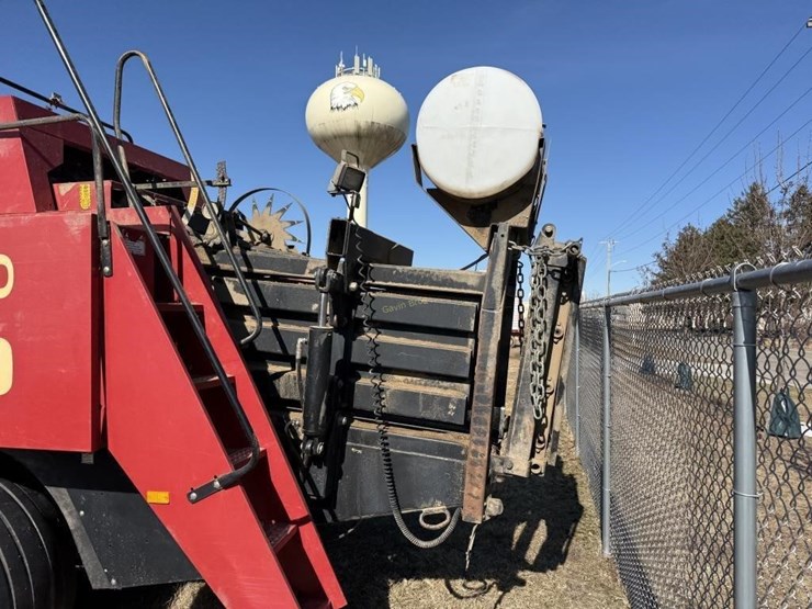 1999-new-holland-590-image-10