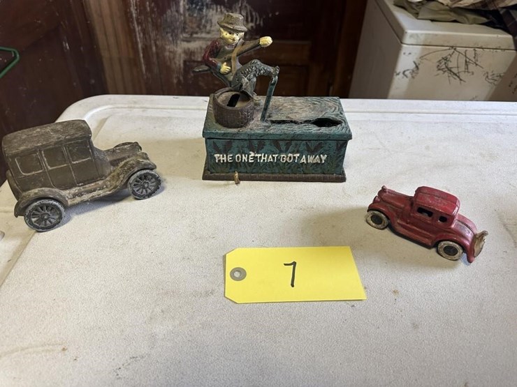 antique-cast-iron-cars-&-toy-set-image-1