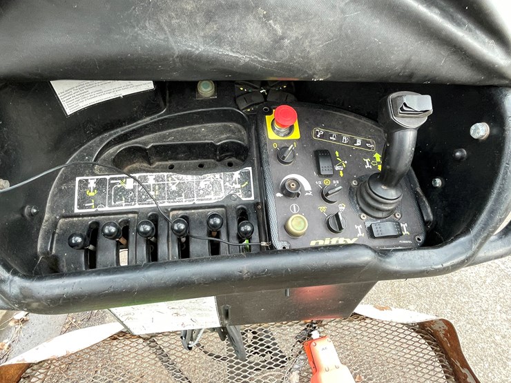 #4222-•-2019-nifty-sd64-4x4x4-telescopic-boom-lift-image-13