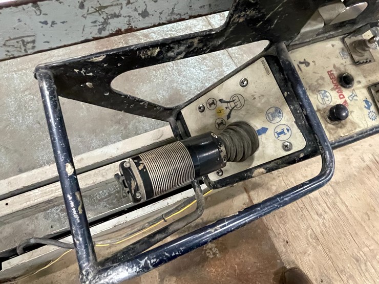 #204-•-terex-ts26-electric-scissor-lift-image-33