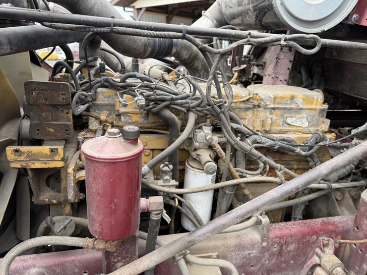 1999-freightliner-fld120-image-15