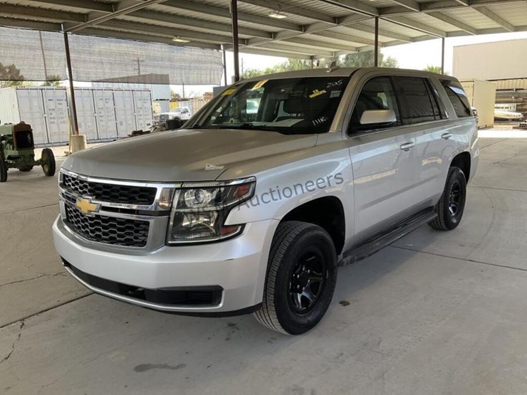 2015-chevrolet-tahoe-image-4